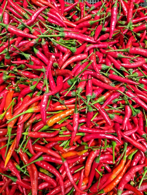 Fondo de pila de chiles candentes frescos