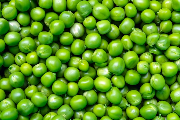 Fondo de pila de guisantes verdes pelados