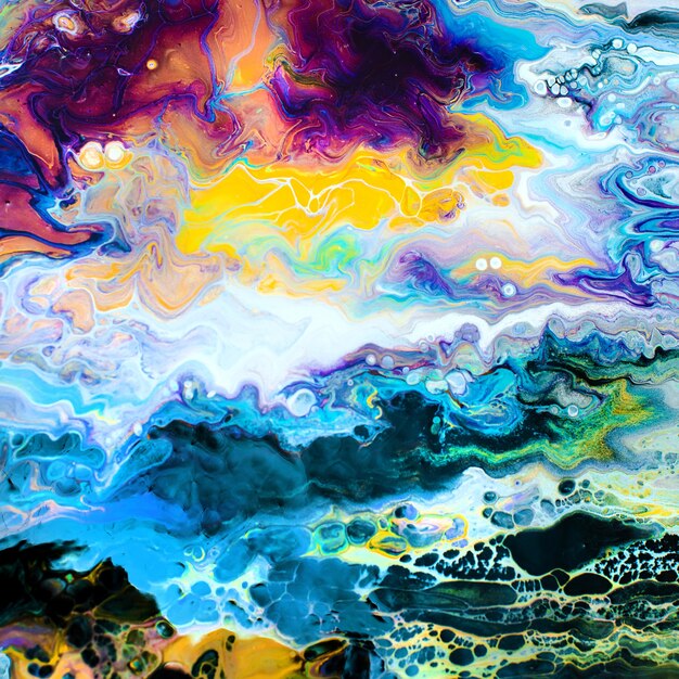 Fondo de pintura abstracta realizada en acrílico líquido con técnica de arte fluido con colores vivos y brillantes.