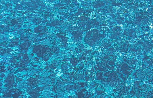 Fondo de la piscina azul de la superficie del agua