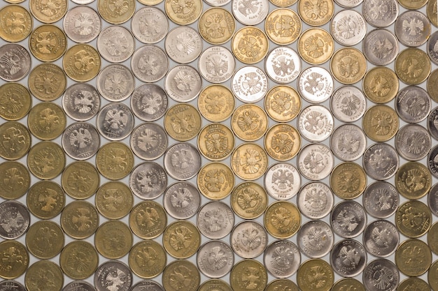 Fondo plano de mosaico de monedas de un rublo directamente encima de la perspectiva