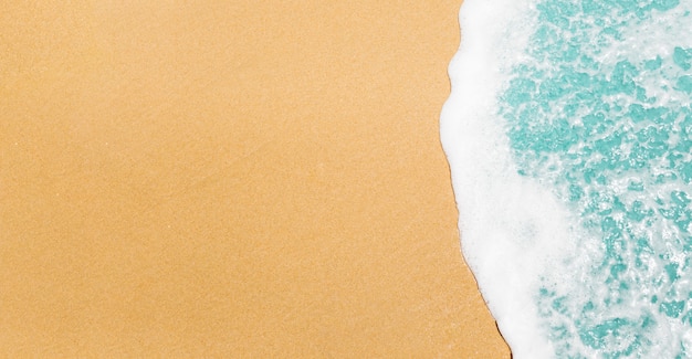 Fondo de playa con olas y espacio de copia