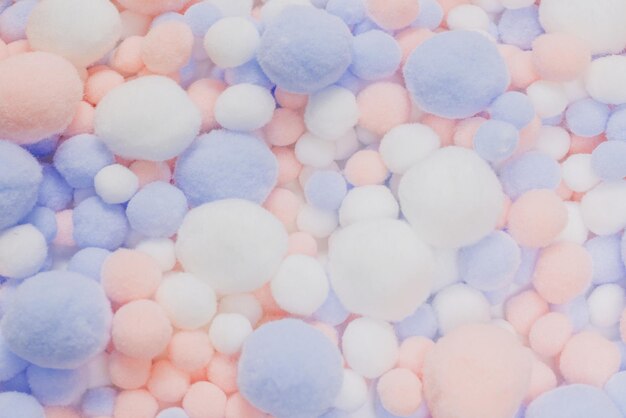 Fondo de pompones suaves rosa y azul blanco