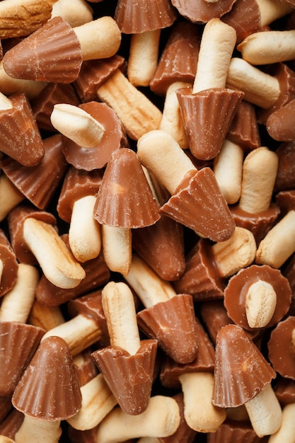 Fondo de postre Galletas de setas de chocolate como textura. Vista desde arriba