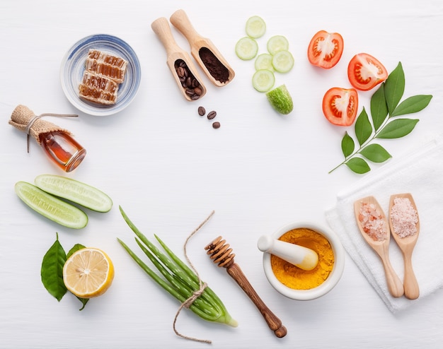 Fondo de la preparación del tratamiento facial de los productos naturales del cuidado de piel de la piel.