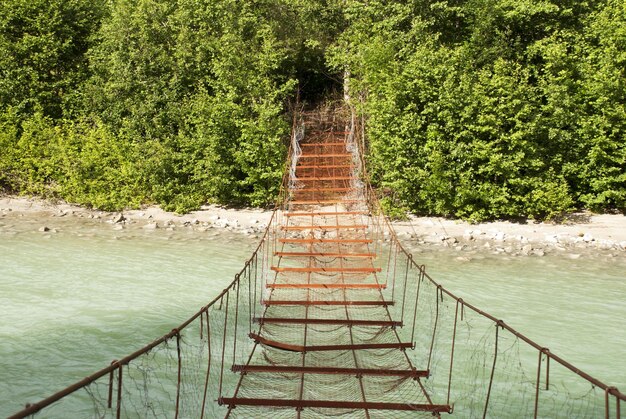 Foto un fondo de puente peligroso