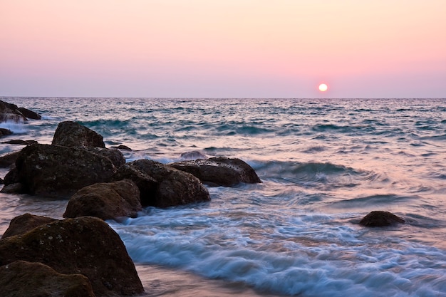 Fondo de puesta de sol de mar hermoso