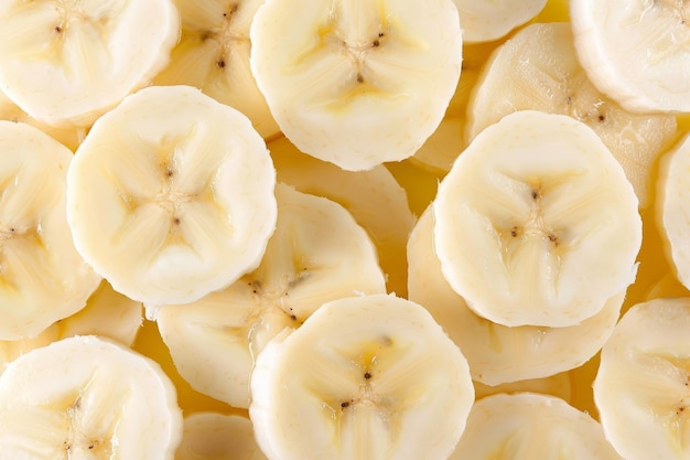 El fondo de las rebanadas de plátano maduras en rodajas de primer plano El fondo de la comida de la fruta