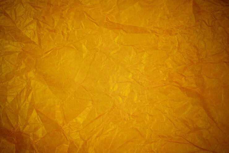 Fondo de reciclaje de papel dorado arrugado.