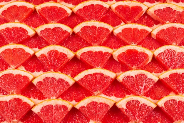 Fondo de rodajas jugosas de pomelo rojo. vista superior.