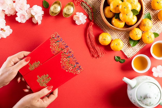 Fondo rojo de las decoraciones chinas del festival del Año Nuevo.