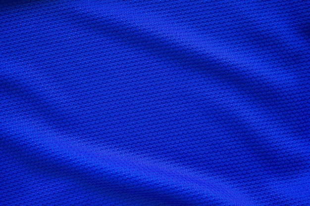 Fondo de ropa deportiva de textura de tela de ropa de jersey de fútbol azul, vista superior de cerca