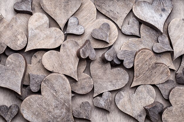 Fondo rústico del día de San Valentín con corazones.