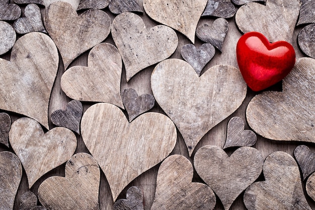 Fondo rústico del día de San Valentín con corazones.