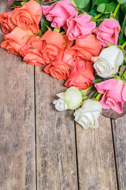 Fondo rústico de naturaleza con flores color de rosa