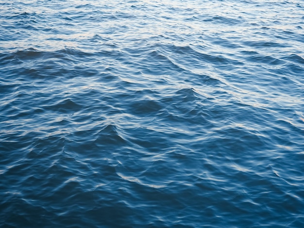 Fondo de superficie de agua de mar azul