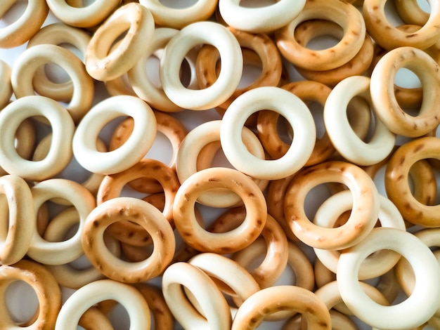 Foto fondo sushki galletas secas rusas o ucranianas comida tradicional de masa de trigo dulce