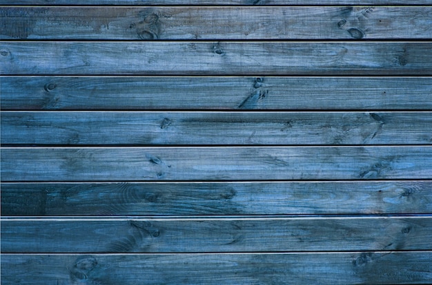 Fondo de tablas de madera pintadas de verde y azul.