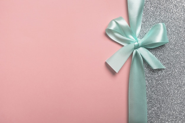 Fondo de tarjeta de regalo brillante de regalo rosa y plateado