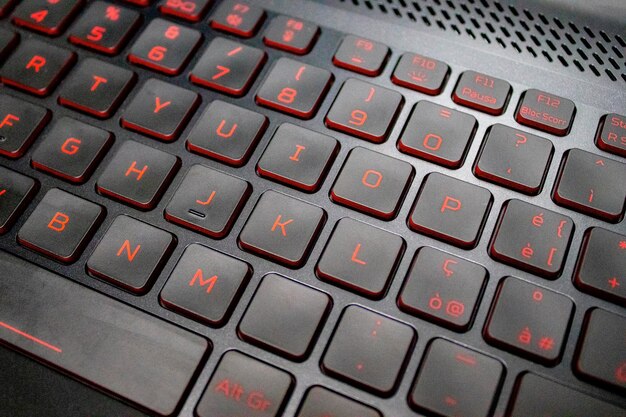 Foto fondo de tecnología de teclado luz colorida juego teclado rojo rgb herramienta tecnológica para jugadores