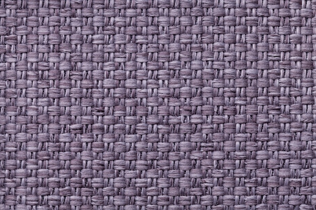 Fondo textil violeta con el patrón a cuadros, primer plano. Estructura de la macro de la tela.