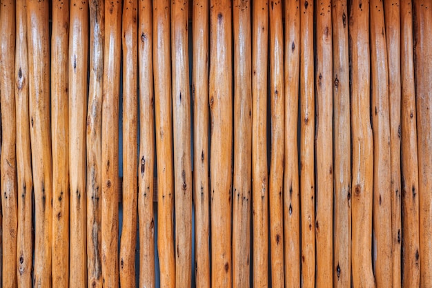 Fondo de textura de cerca de tablón de madera dura a rayas marrón viejo