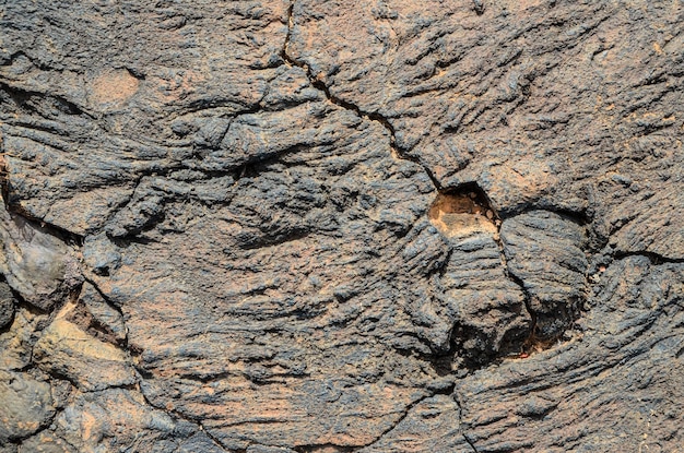 Fondo de textura de lava marrón seco volcánico en Canarias