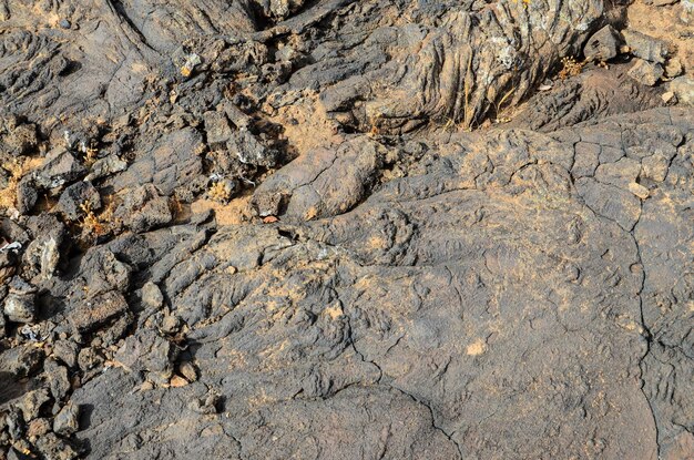 Fondo de textura de lava marrón seco volcánico en Canarias