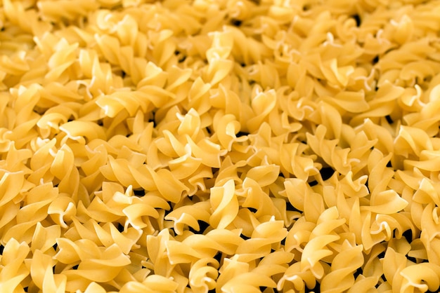 Fondo de textura de pasta fusilli sin cocer