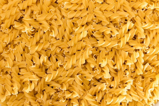 Fondo de textura de pasta fusilli sin cocer