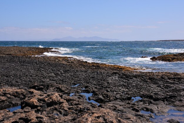 Fondo de textura de piedra de roca basáltica de lava seca