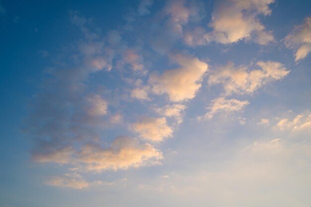 Fondo de textura de puesta de sol hermosa y cinematográfica de cielo natural