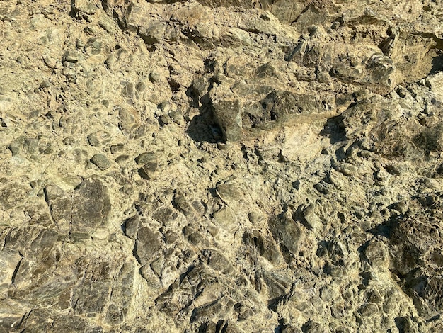 Fondo texturizado de piedra amarilla clara con grietas