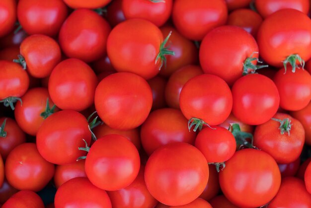 Fondo de tomates maduros rojos