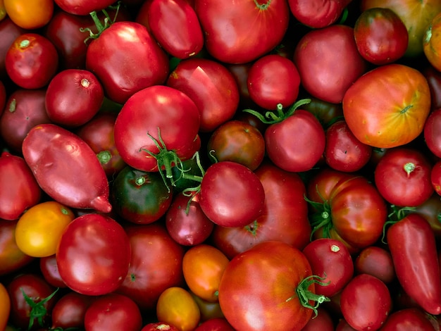 Fondo con tomates maduros.