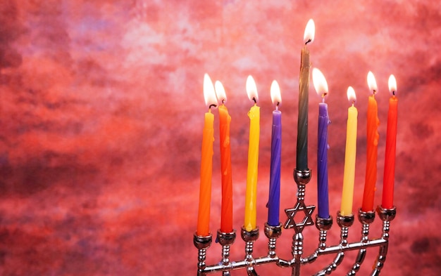 Fondo de vacaciones judías de Hanukkah con velas de menorah Hanukkah