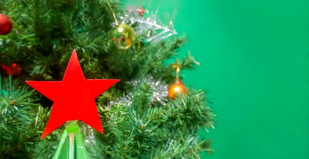 Fondo de vacaciones de Navidad y año nuevo de estrella roja
