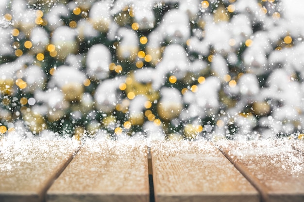 Fondo de vacaciones de Navidad con mesa vacía