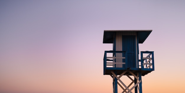 Fondo de verano de vigilancia de playa