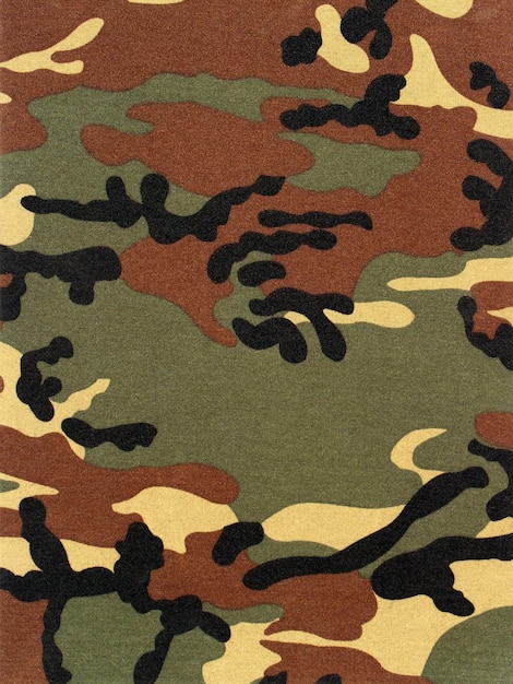Fondo verde con manchas beiges, negras y marrones. Tejido de camuflaje texturizado para coser uniformes militares.