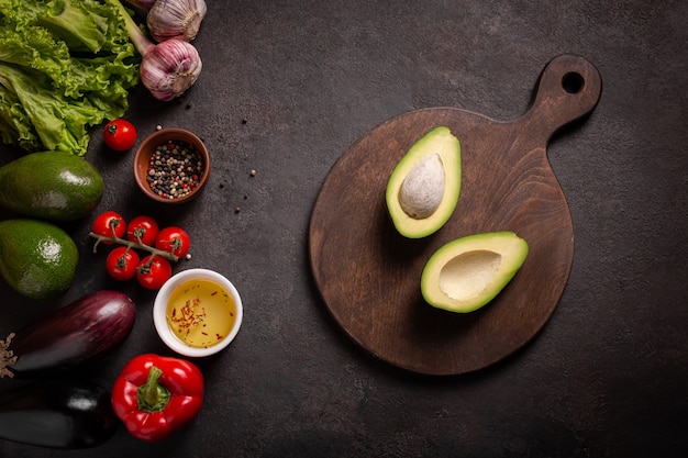 Fondo con verduras frescas, endecha plana, espacio de copia