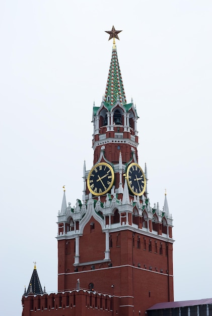 Fondo vertical de la torre del reloj del Kremlin de Moscú