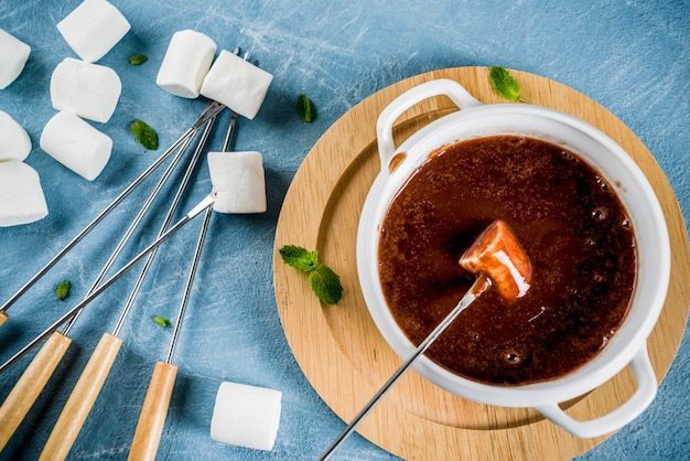 Fondue de chocolate com marshmallow