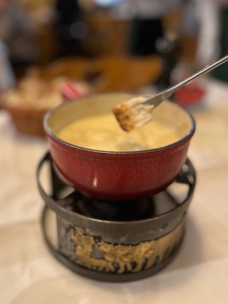 Foto fondue de queijo francês aconchegante