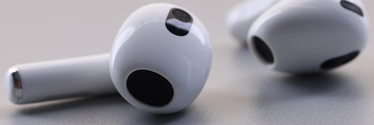 Foto fones de ouvido sem fio bluetooth ou fones de ouvido ou fones de ouvido em fundo cinza