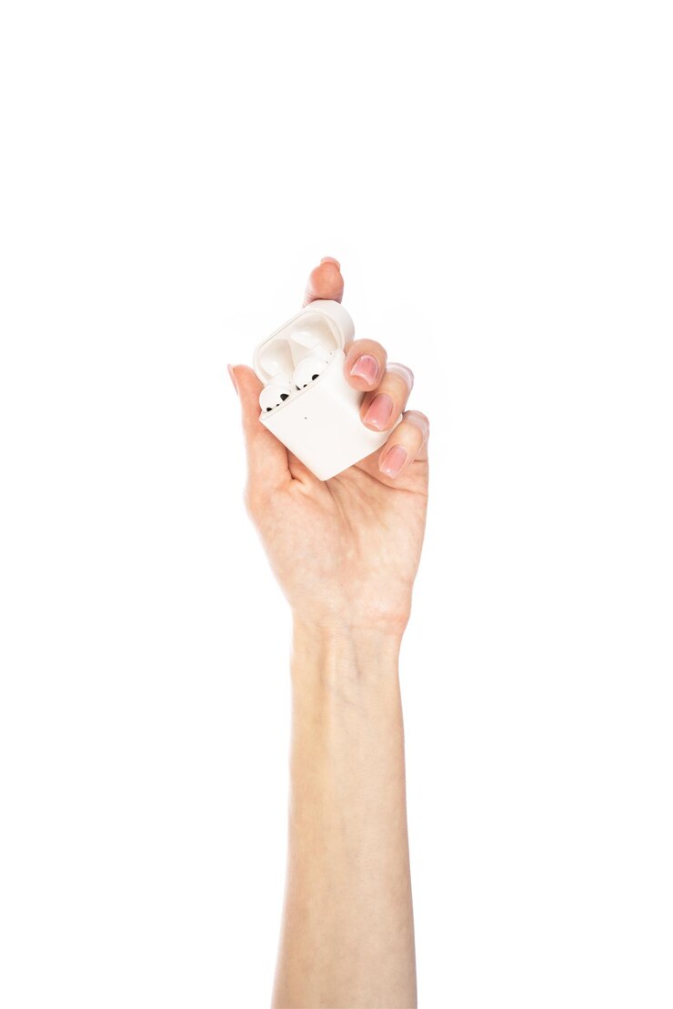 Fones de ouvido sem fio de fones de ouvido brancos isolados em fundo branco Foto de alta qualidade