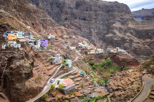 Fontain hat Dorf- und Terrassenfelder in der Insel Santo Antao, Kap Verde