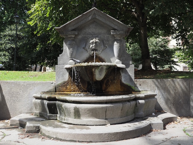 Fontana dei mascheroni en Turín