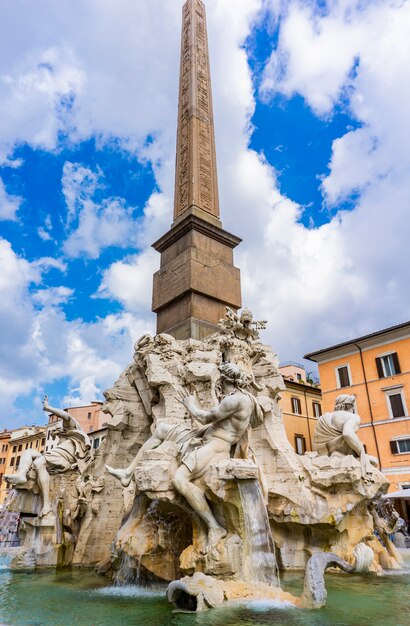 Fontana dei Quattro Fiumi auf der Piazza Navona in Rom, Italien, entworfen von Bernini um 1651