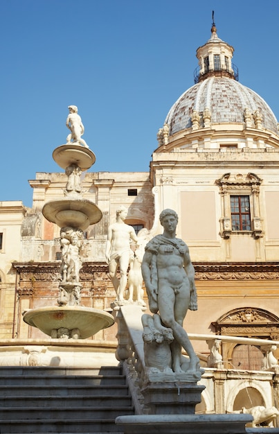 Fontana delle Vergogne na Piazza Pretoria em Palermo